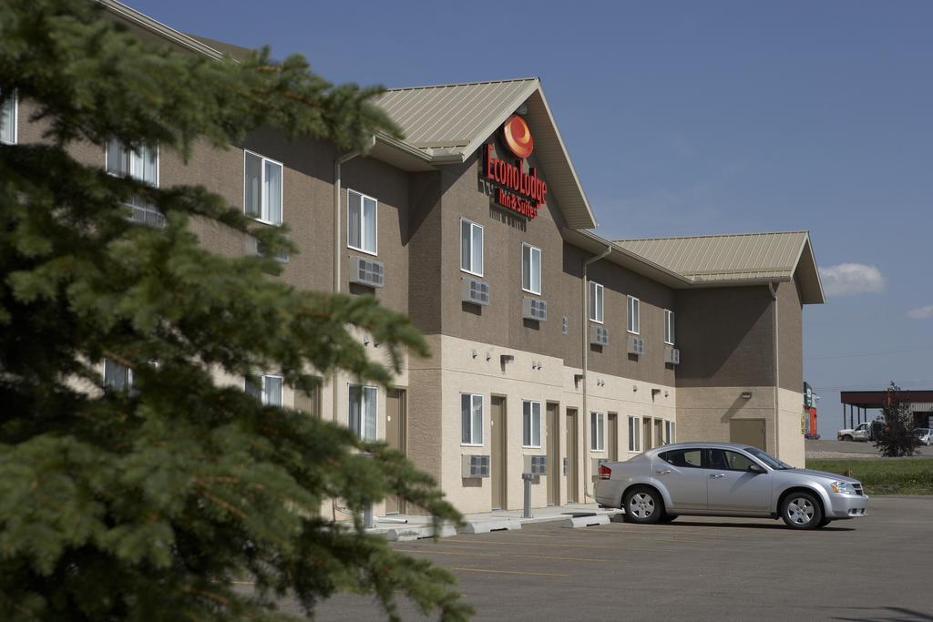 Econo Lodge Inn & Suites Innisfail Exterior photo