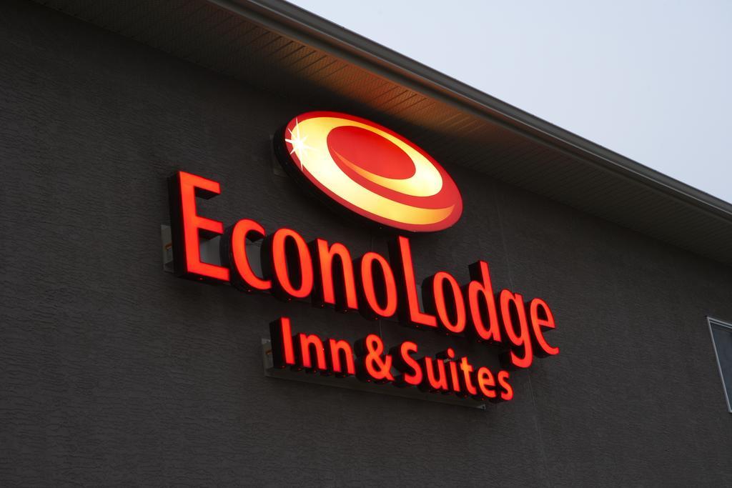 Econo Lodge Inn & Suites Innisfail Exterior photo